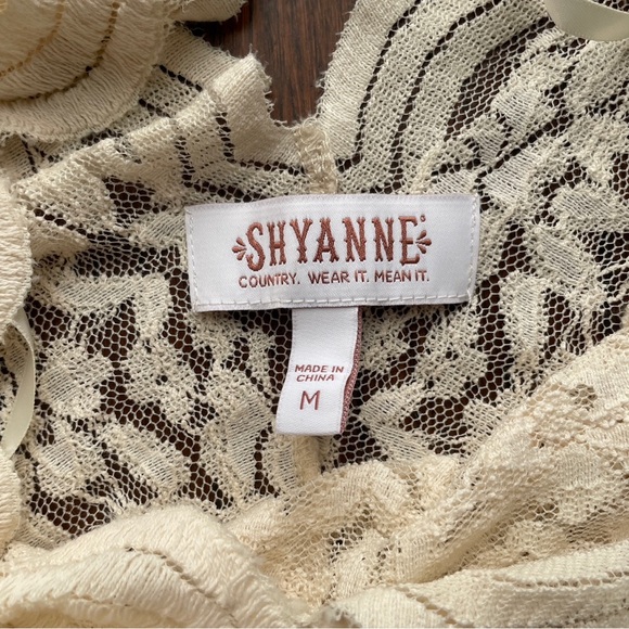 Shyanne Women's Flutter Sleeve Lace Crop Top - Picture 3 of 4